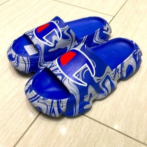 Barley used, size 9 “Champion Mens Meloso Squish SL”.